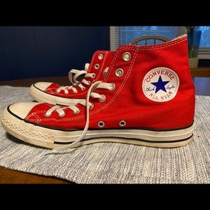 Red Converse high tops - very good condition! Women’s size 10 (men’s 8).